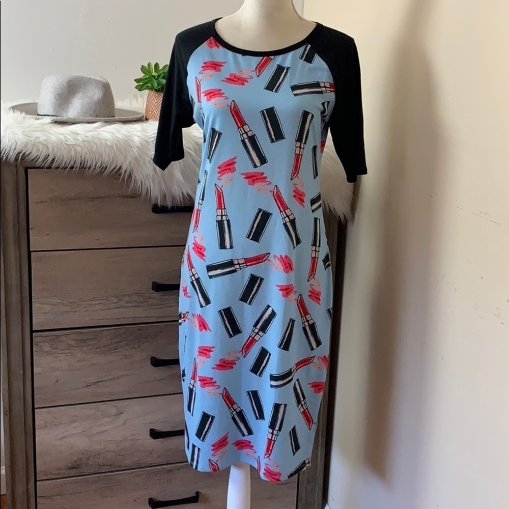 Iularoe • raglan tshirt dress in lipstick print
